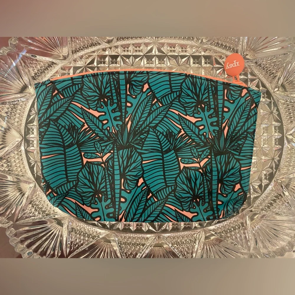 NWOT Ipsy Bright Green Jungle Palm Leaves Neon Peach Coral Green Zip Makeup Bag